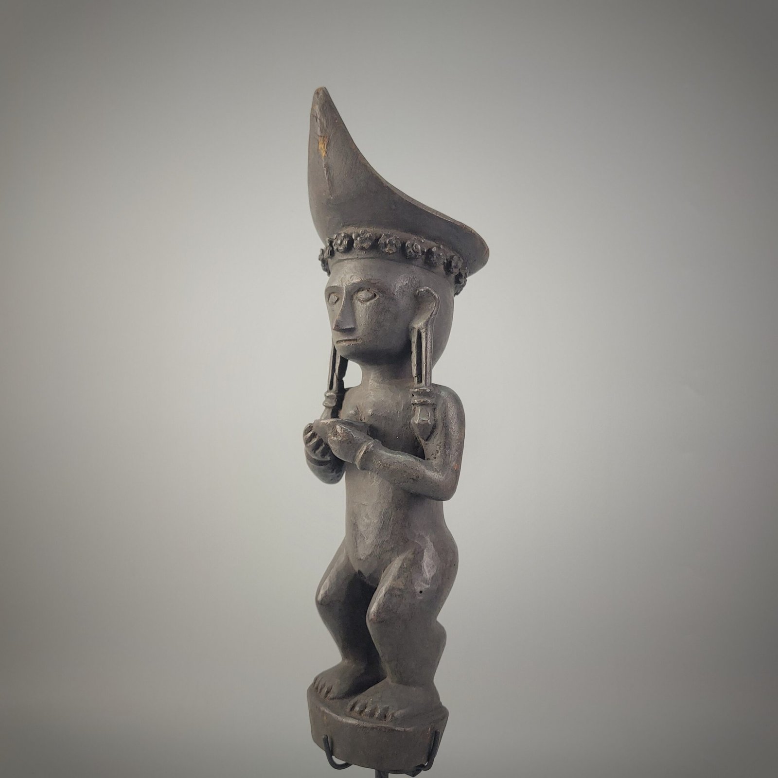 Nias Adu Zatua Female Carved Wooden Figure - Image 4